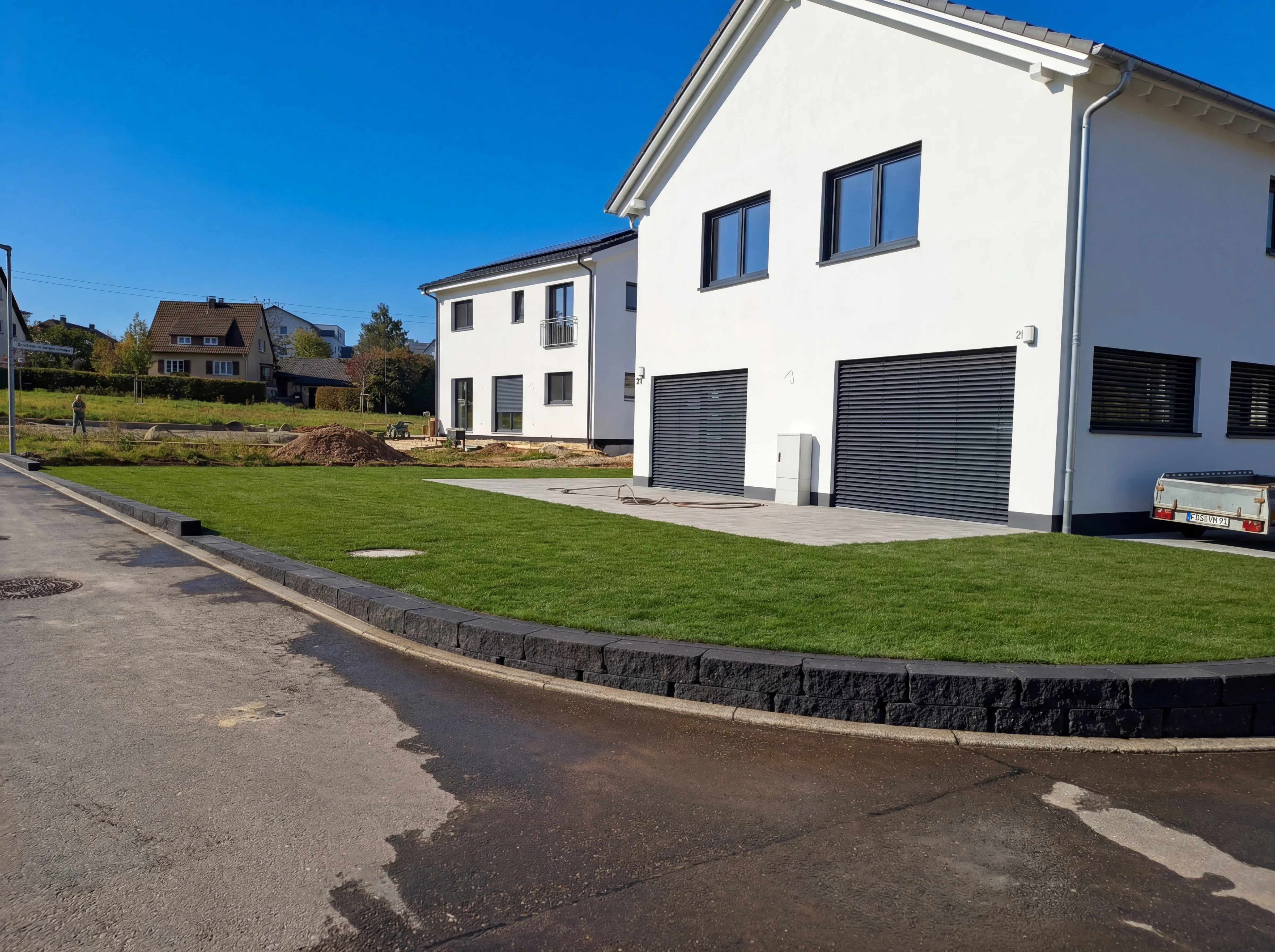 Fertige Außenanlage am Neubau
