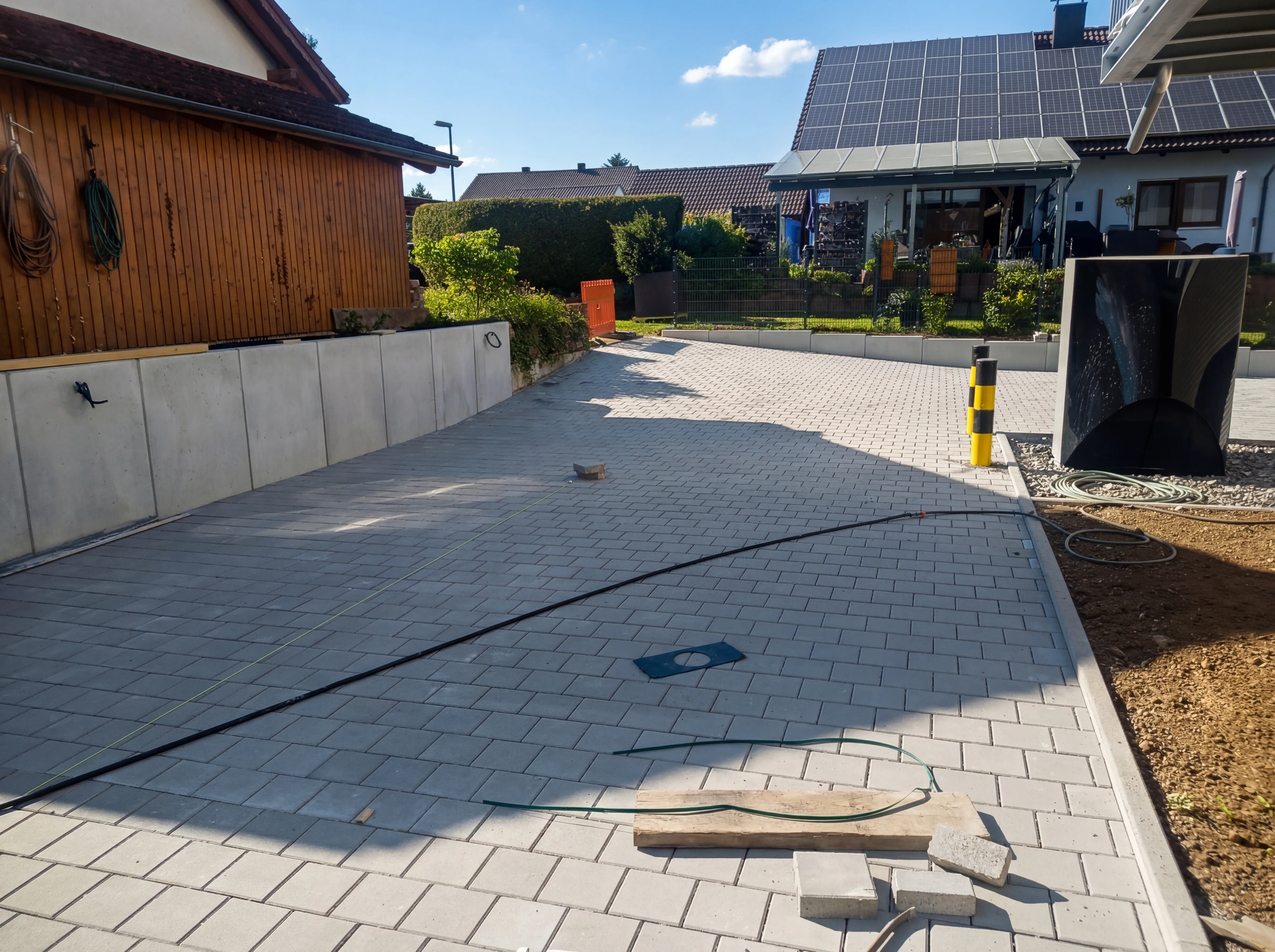 Gepflasterte Einfahrt und Außenanlage in Oberndorf